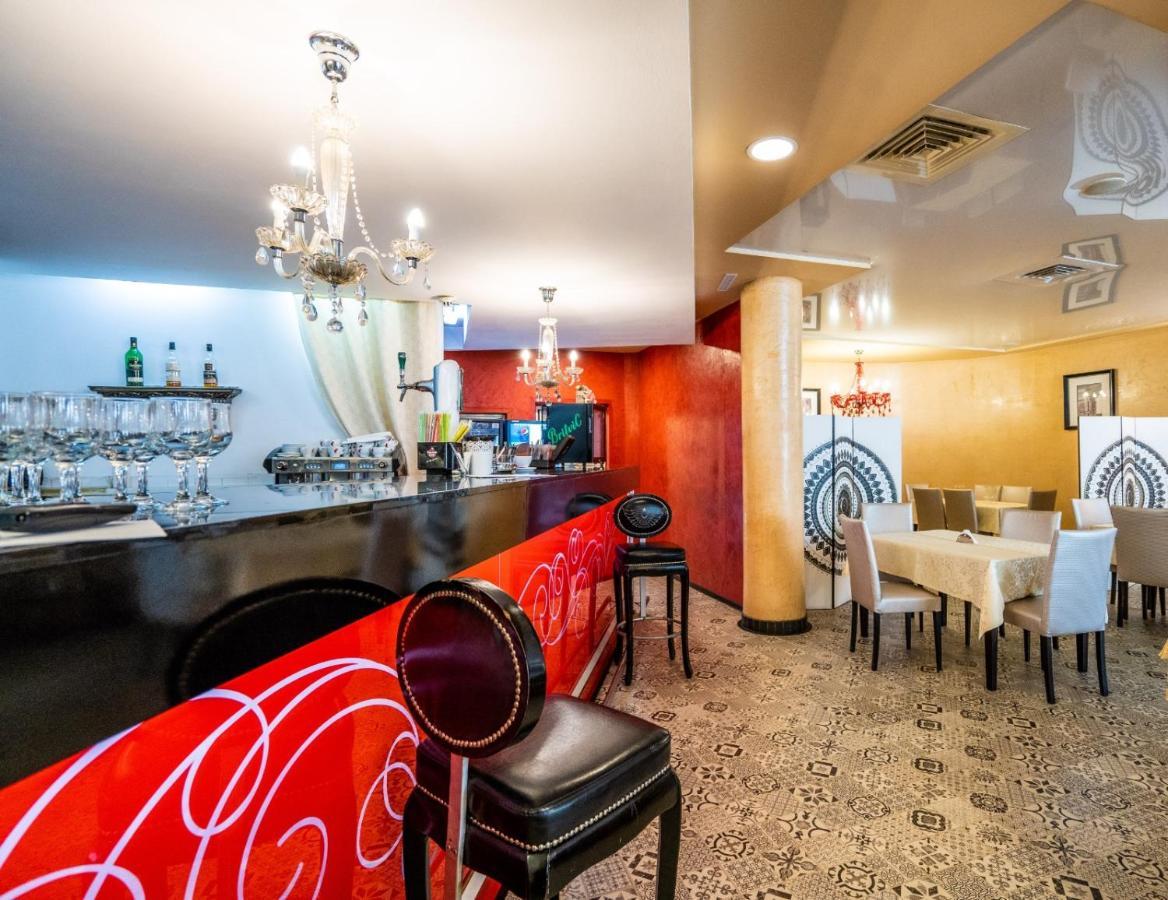 Hotel Tex Club Botoşani Eksteriør bilde