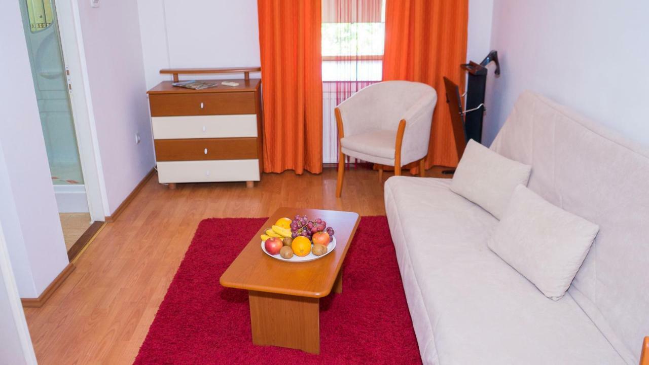 Hotel Tex Club Botoşani Eksteriør bilde