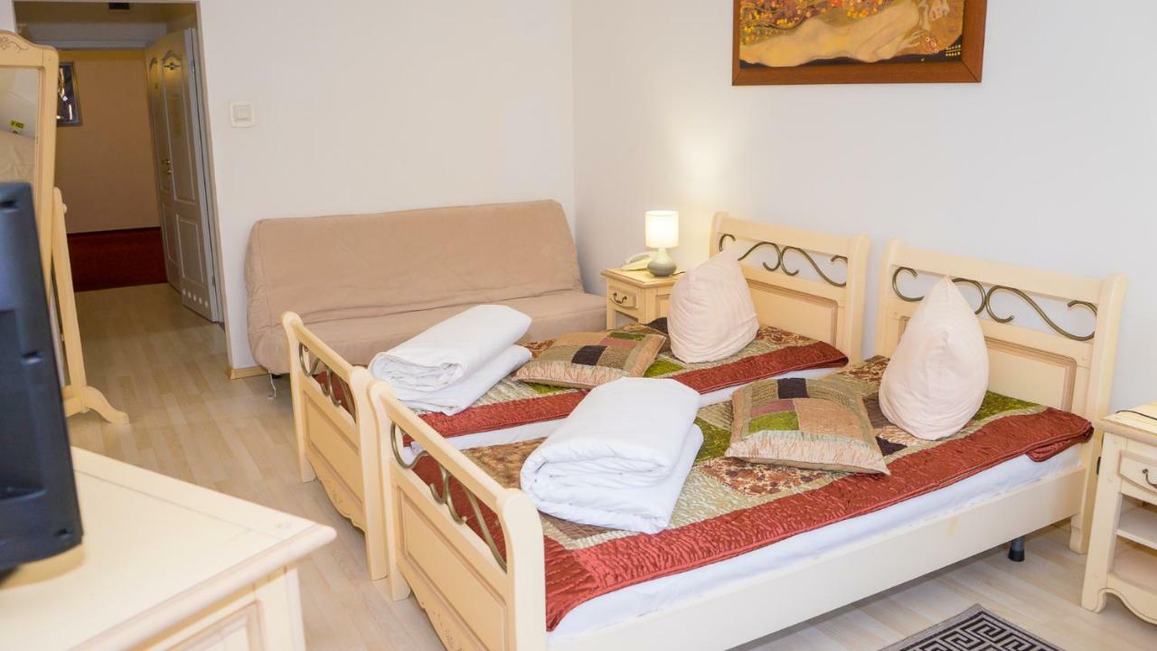 Hotel Tex Club Botoşani Eksteriør bilde