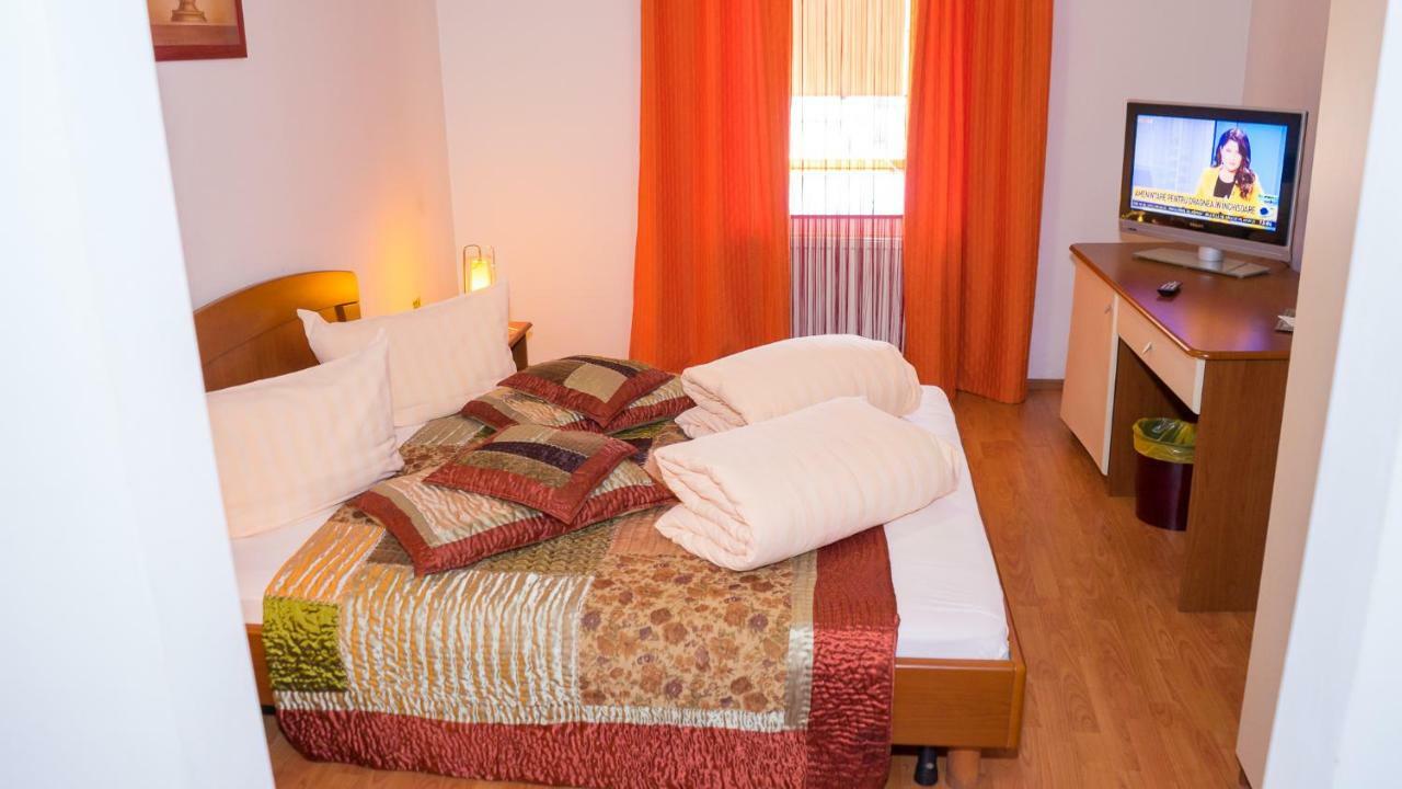 Hotel Tex Club Botoşani Eksteriør bilde