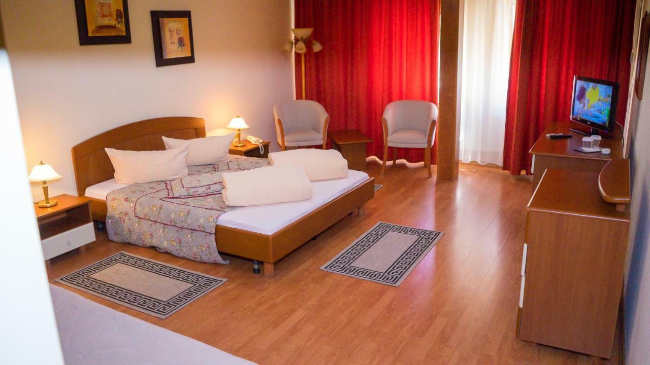 Hotel Tex Club Botoşani Eksteriør bilde
