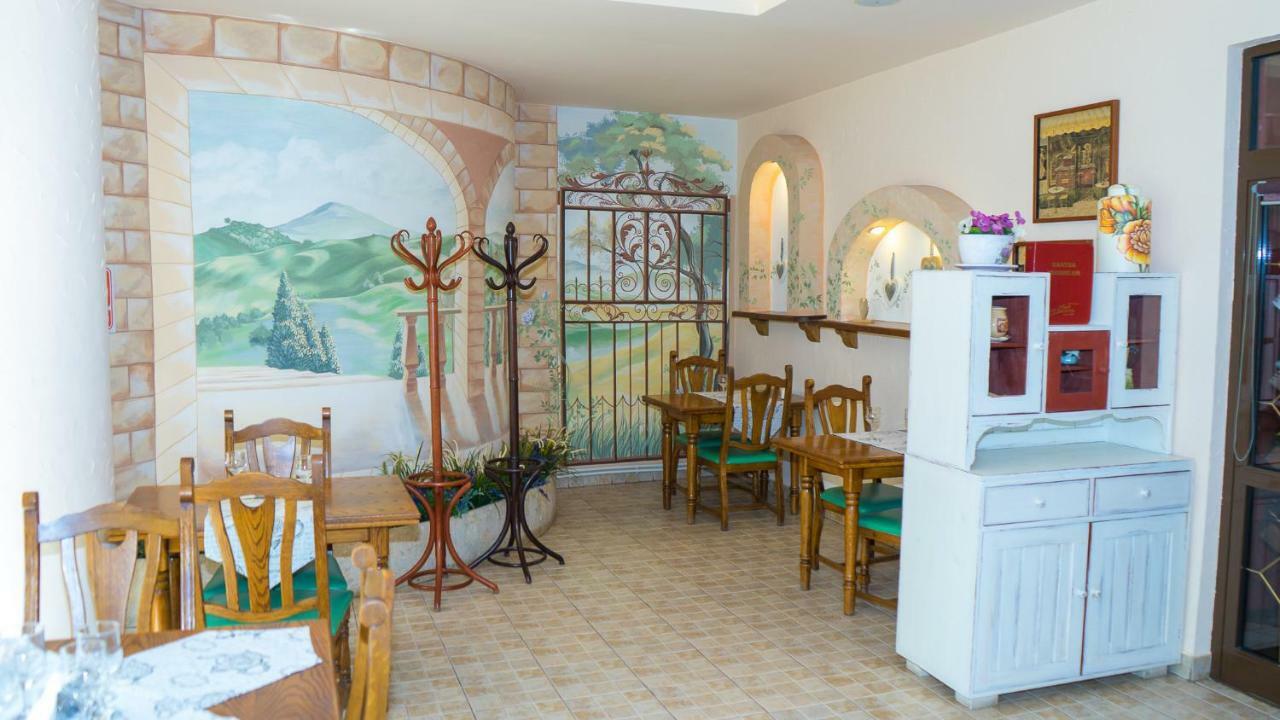 Hotel Tex Club Botoşani Eksteriør bilde