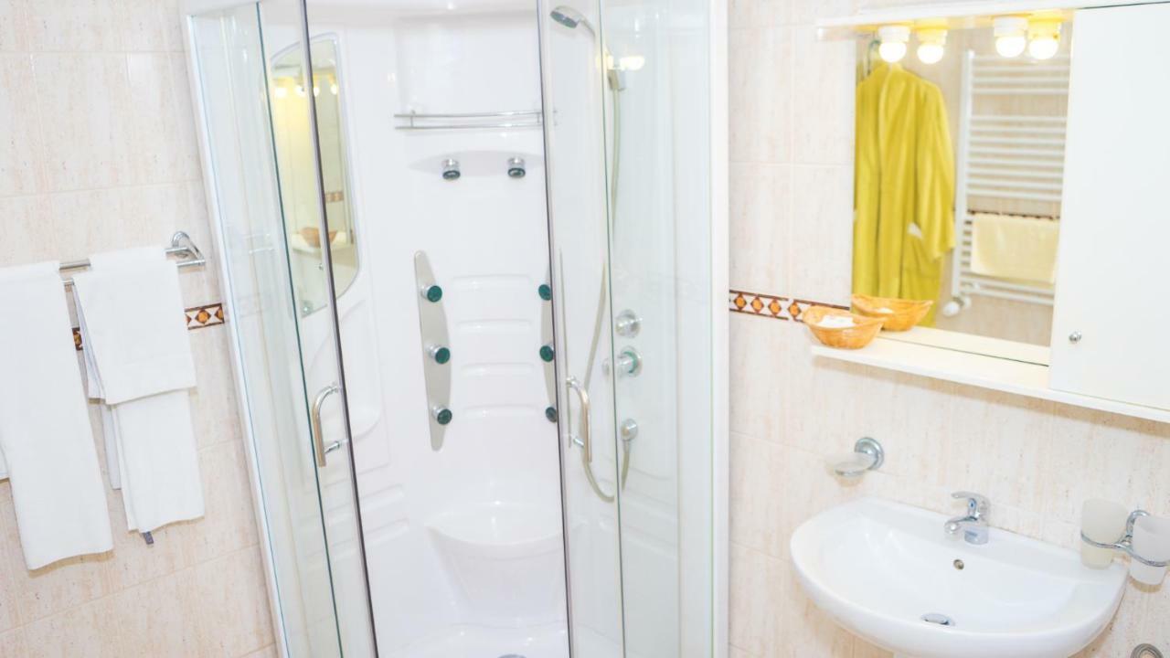 Hotel Tex Club Botoşani Eksteriør bilde
