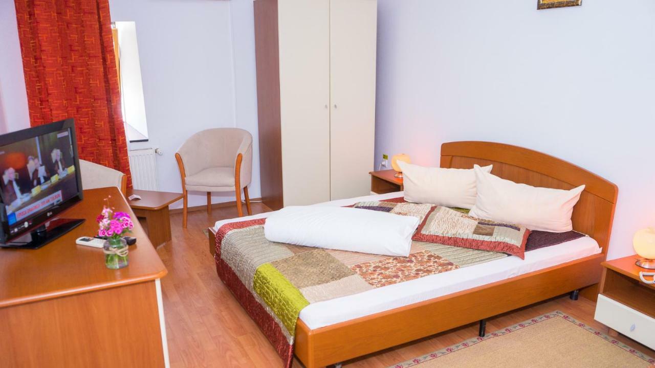 Hotel Tex Club Botoşani Eksteriør bilde