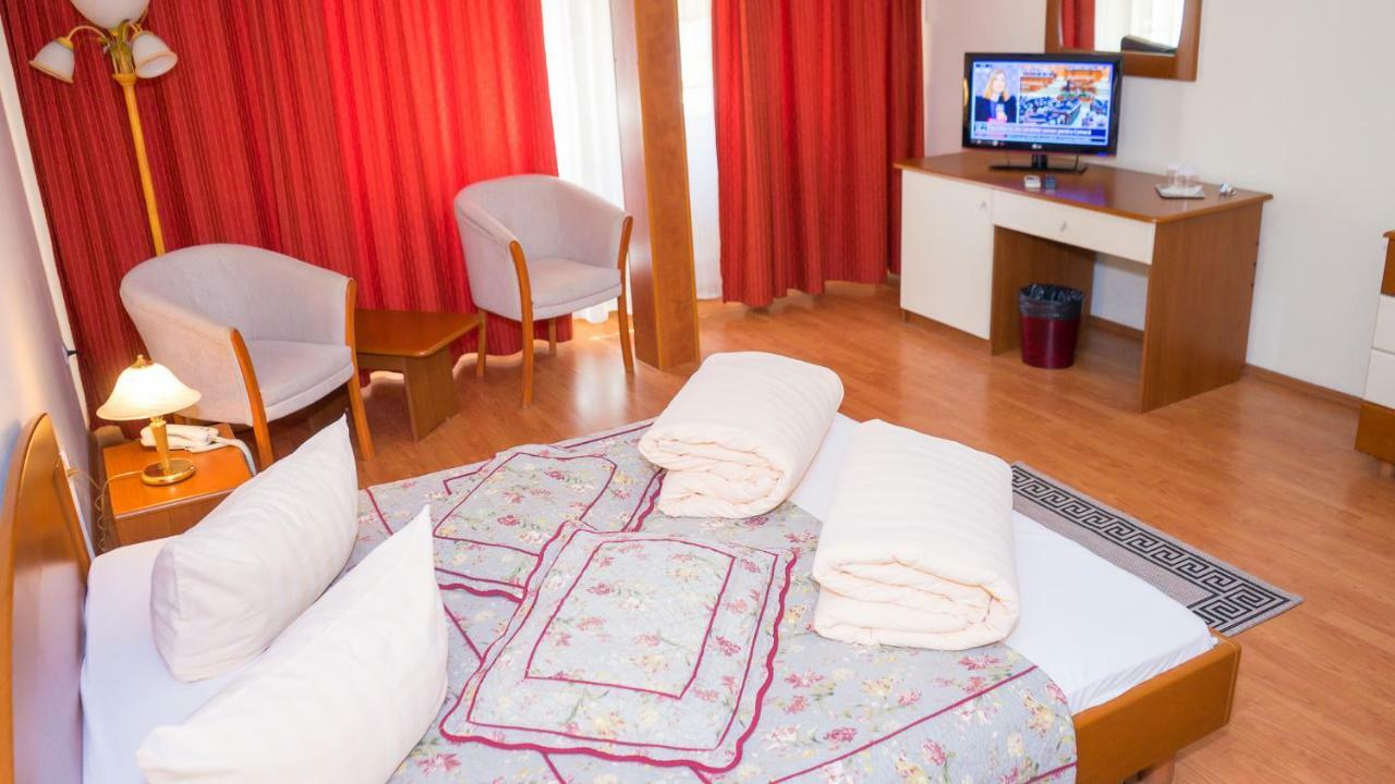Hotel Tex Club Botoşani Eksteriør bilde
